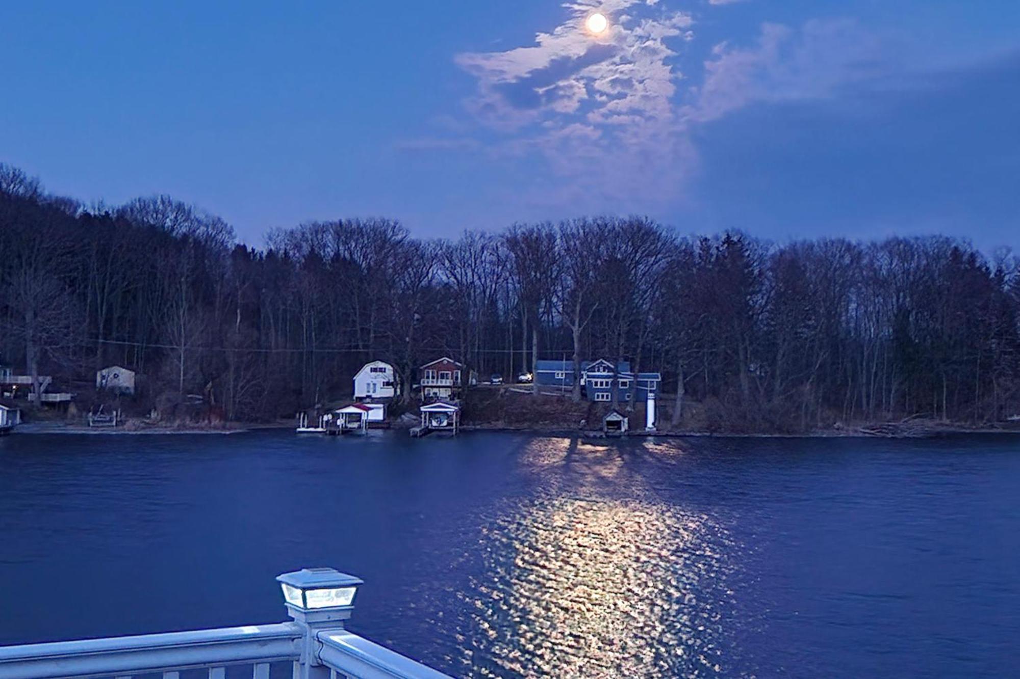 Waterfront Wolcott Vacation Rental With Deck And Views Exterior foto
